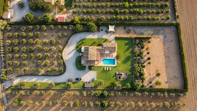 4 bedroom Villa for sale in Sa Pobla with pool garage - € 1,749,000 (Ref: 8968202)