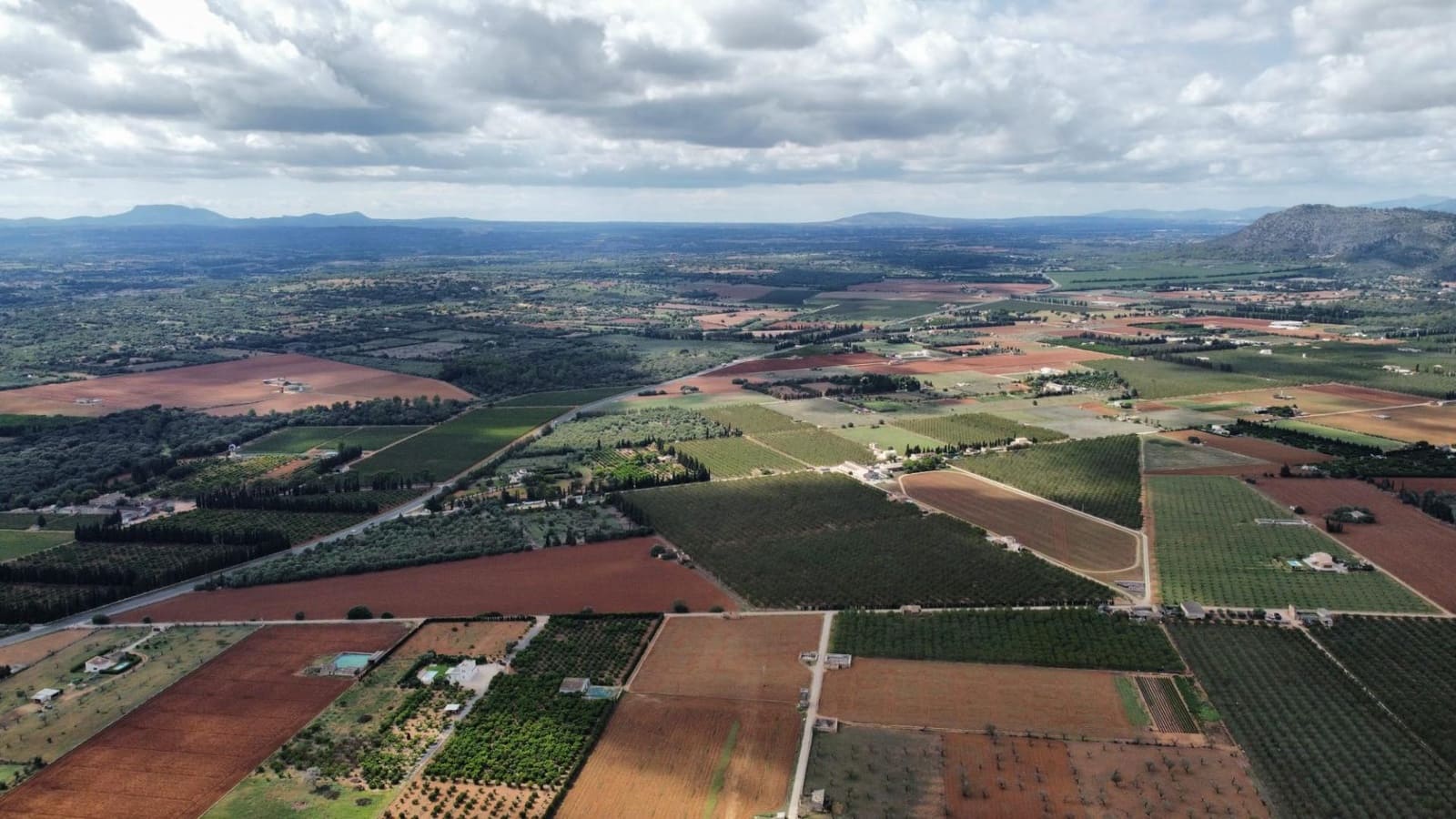 Grunde uden byggetilladelser til salg i Llubi - € 213.000 (Ref: 8970307)