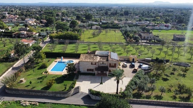 4 soveværelse Villa til salg i Lloseta med garage - € 2.500.000 (Ref: 9330598)