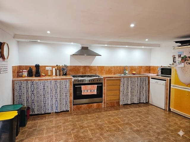 4 bedroom Villa for sale in Inca with garage - € 650,000 (Ref: 9656942)