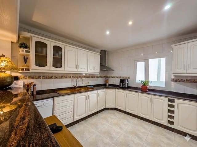 4 bedroom Villa for sale in Inca with garage - € 650,000 (Ref: 9656942)