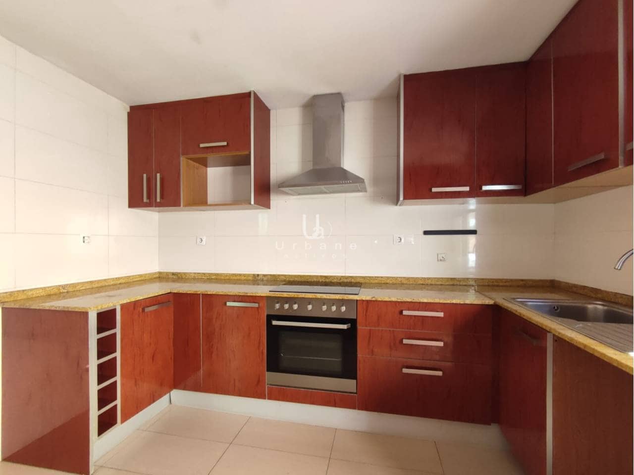 4 bedroom Townhouse for sale in Altorreal with garage - € 359,000 (Ref: 10048593)