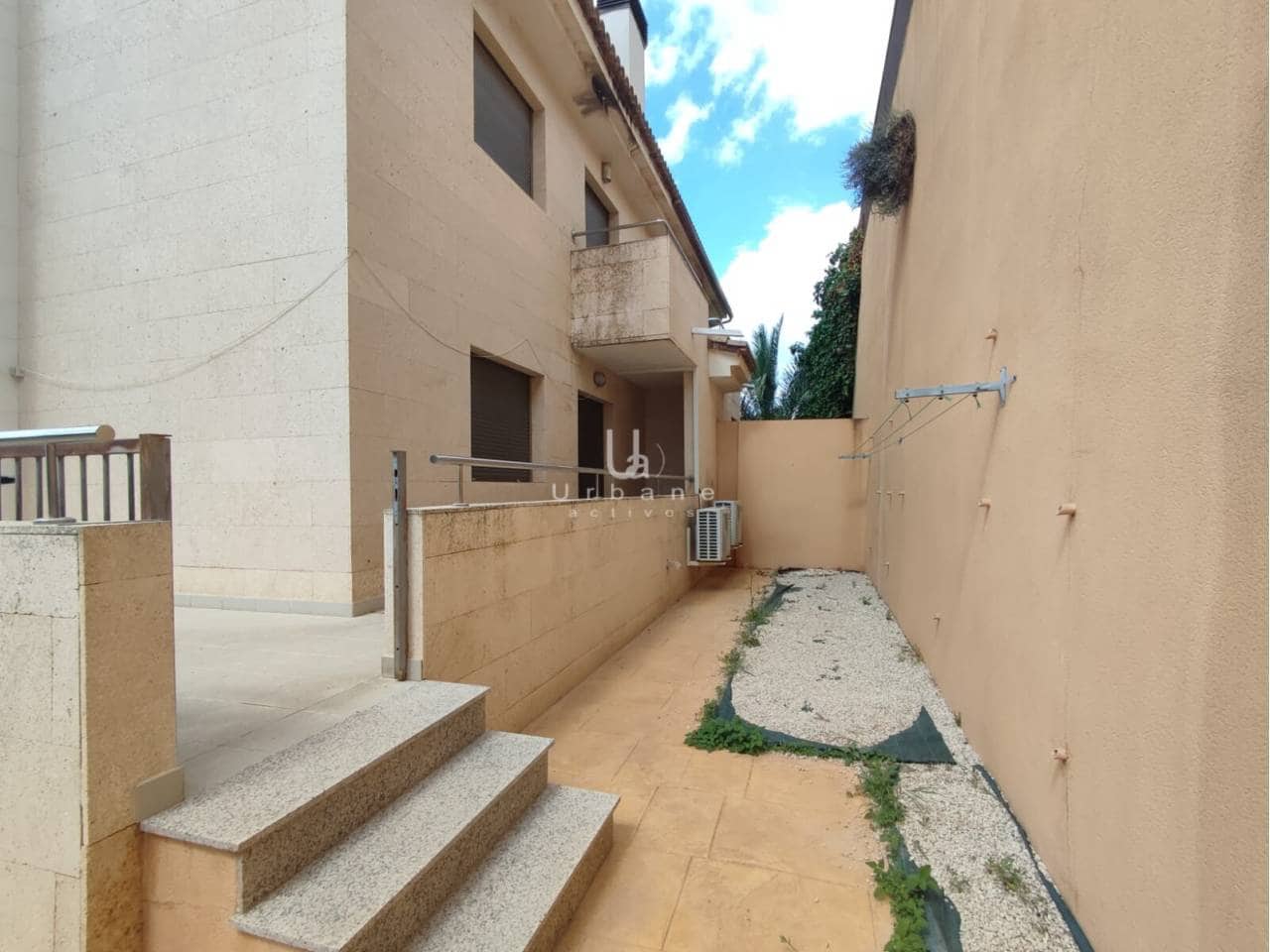 4 bedroom Townhouse for sale in Altorreal with garage - € 359,000 (Ref: 10048593)