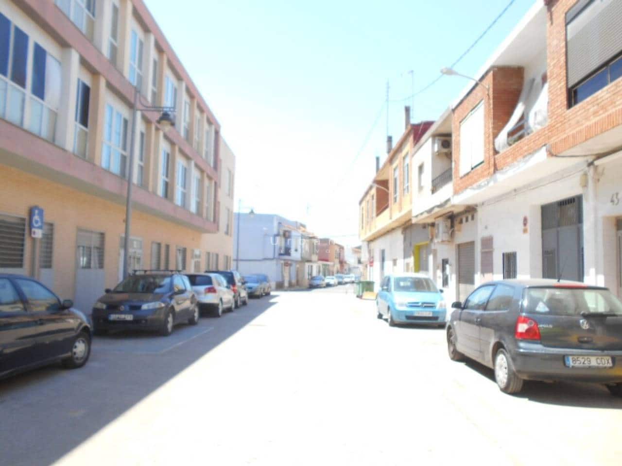 Piso de 3 habitaciones en Alginet en venta con garaje - 105.000 € (Ref: 10054588)