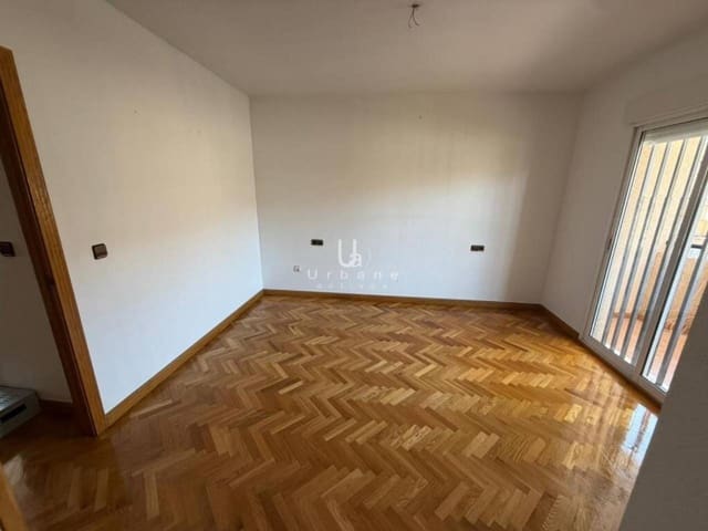 4 soveværelse Rækkehus til salg i Murcia by med garage - € 155.000 (Ref: 10063657)