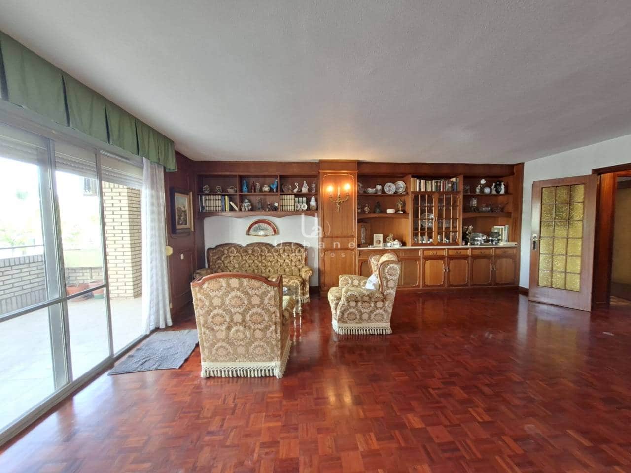5 bedroom Flat for sale in Murcia city with garage - € 425,000 (Ref: 10160797)