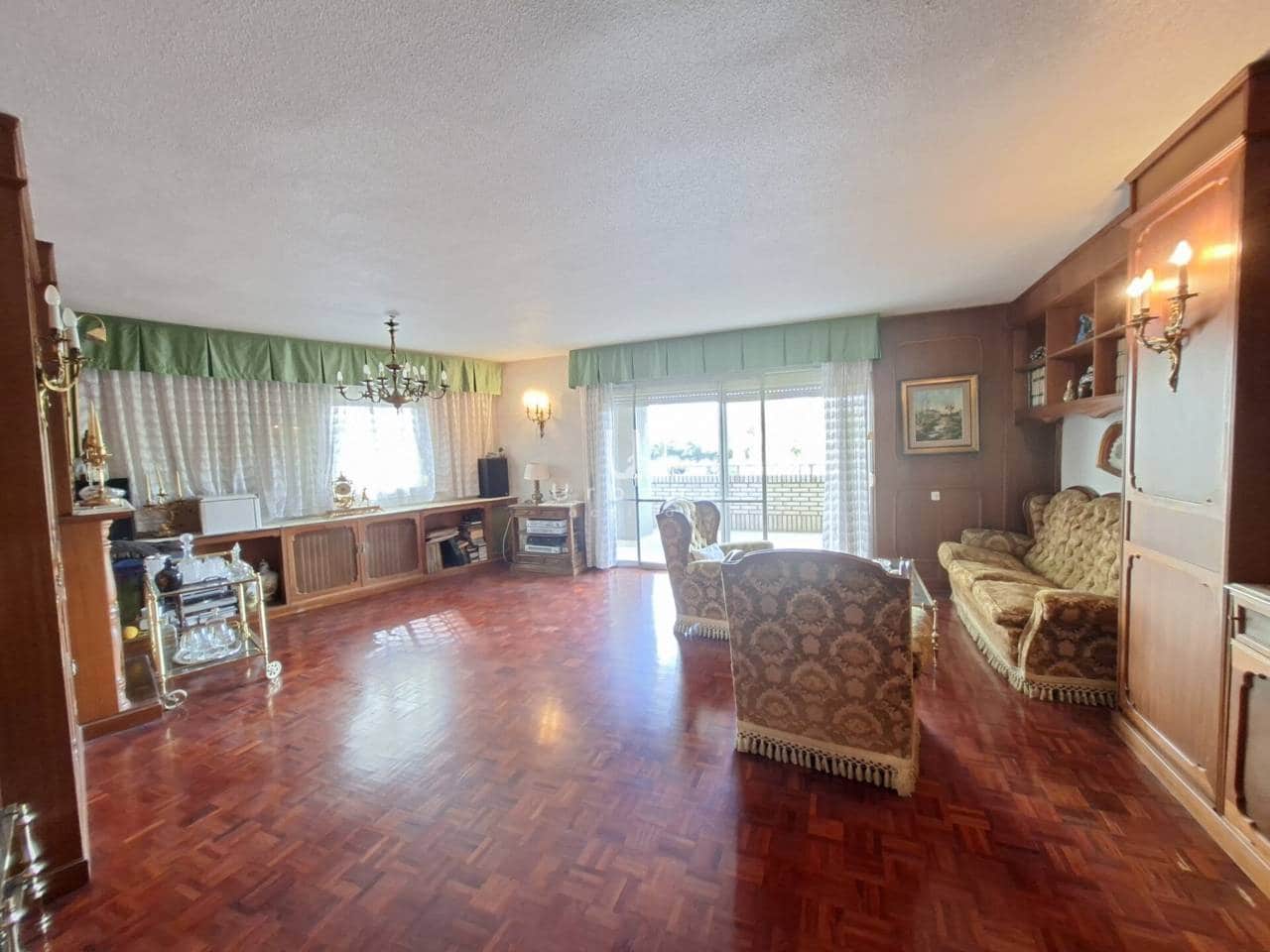 5 bedroom Flat for sale in Murcia city with garage - € 425,000 (Ref: 10160797)