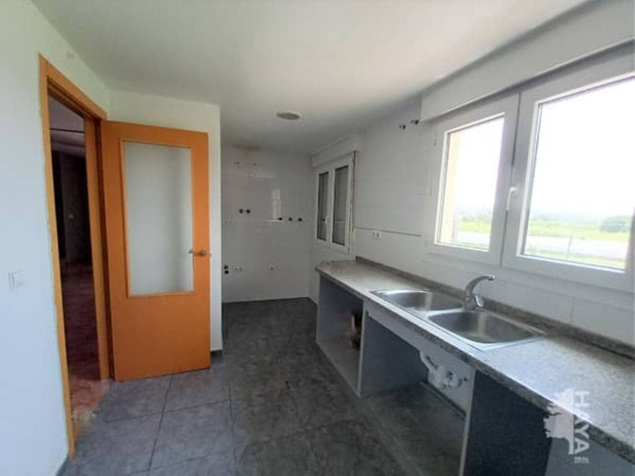 3 bedroom Flat for sale in Alzira with garage - € 107,500 (Ref: 7853993)