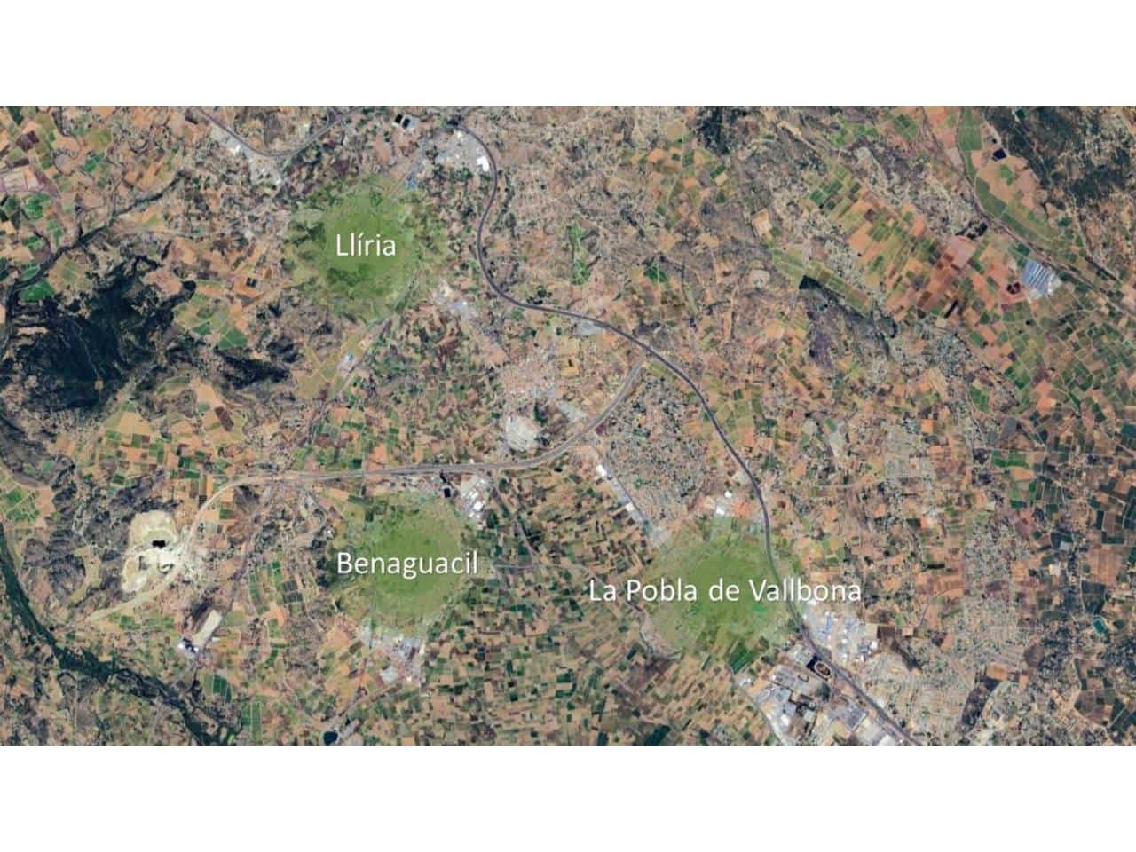 Teren niezagospodarowany na sprzedaż w La Pobla de Vallbona - 2 100 000 € (Ref: 8538001)