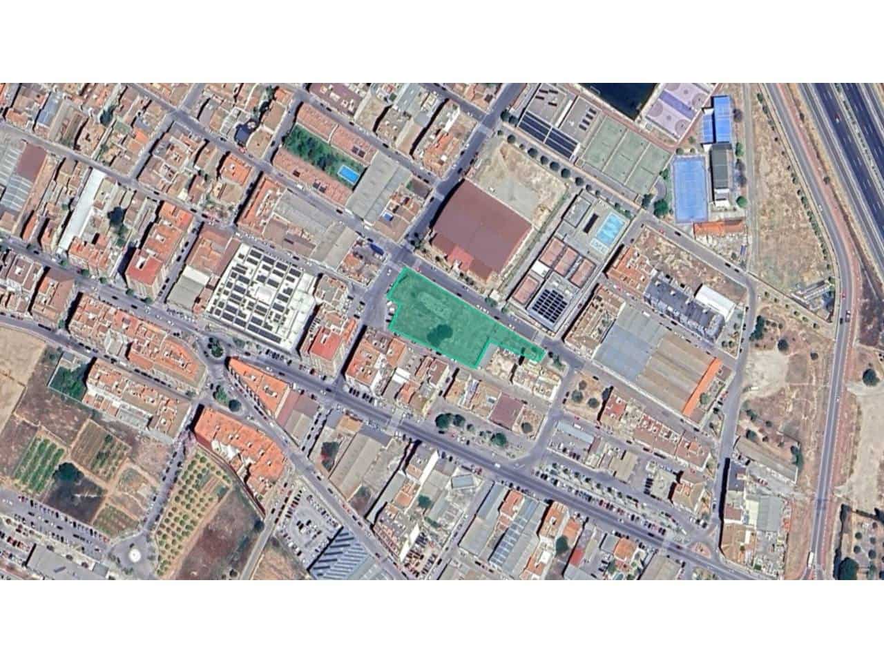 Teren niezagospodarowany na sprzedaż w La Pobla de Vallbona - 2 100 000 € (Ref: 8538001)