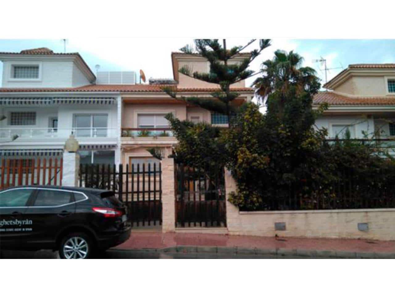 4 Zimmer Villa zu verkaufen in Torrevieja mit Pool Garage - 520.000 € (Ref: 8541741)