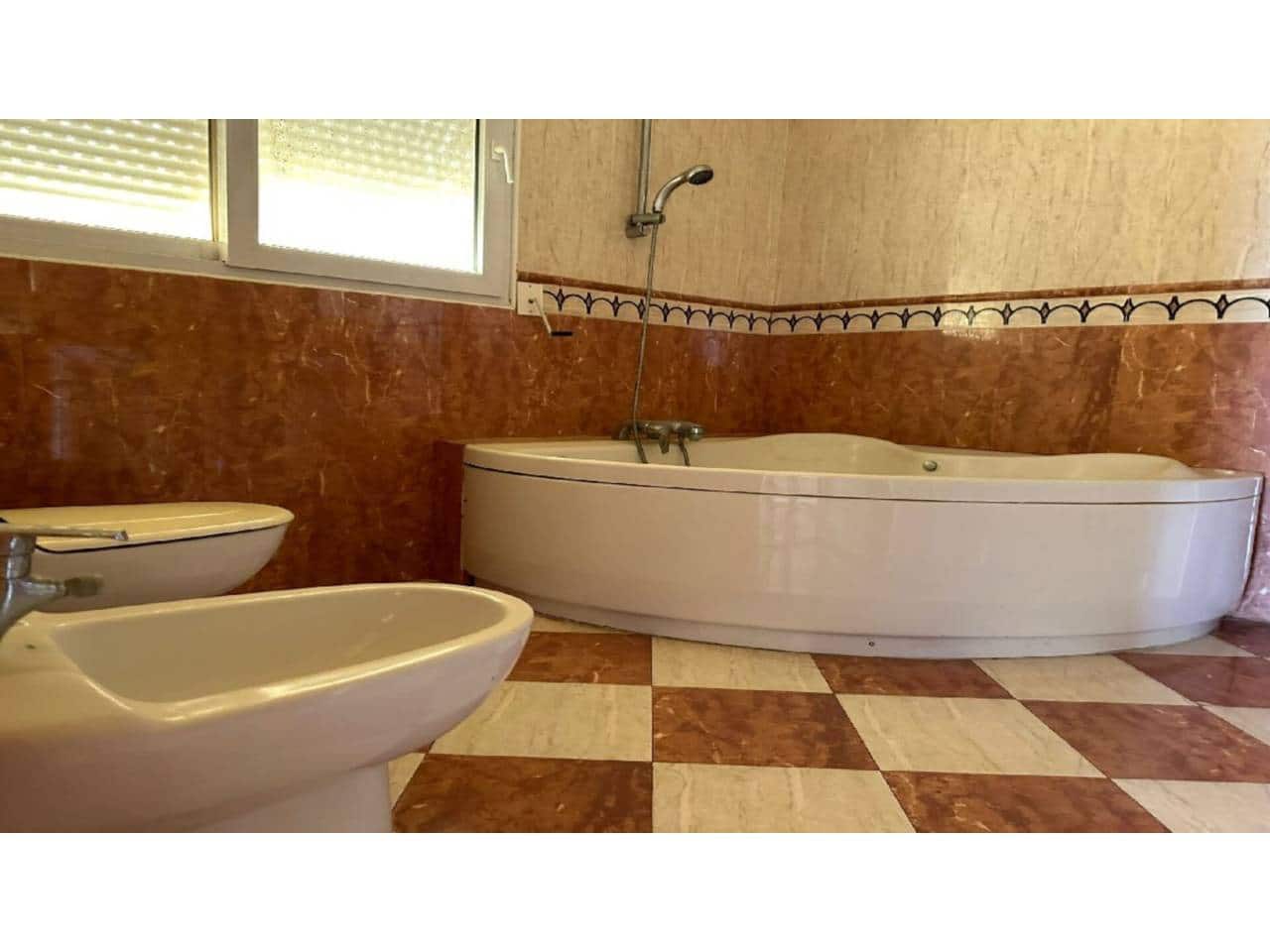 4 Zimmer Villa zu verkaufen in Torrevieja mit Pool Garage - 520.000 € (Ref: 8541741)