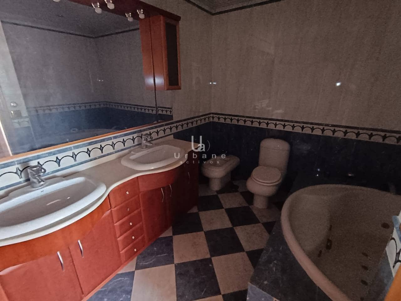 4 Zimmer Villa zu verkaufen in Torrevieja mit Pool Garage - 520.000 € (Ref: 8541741)