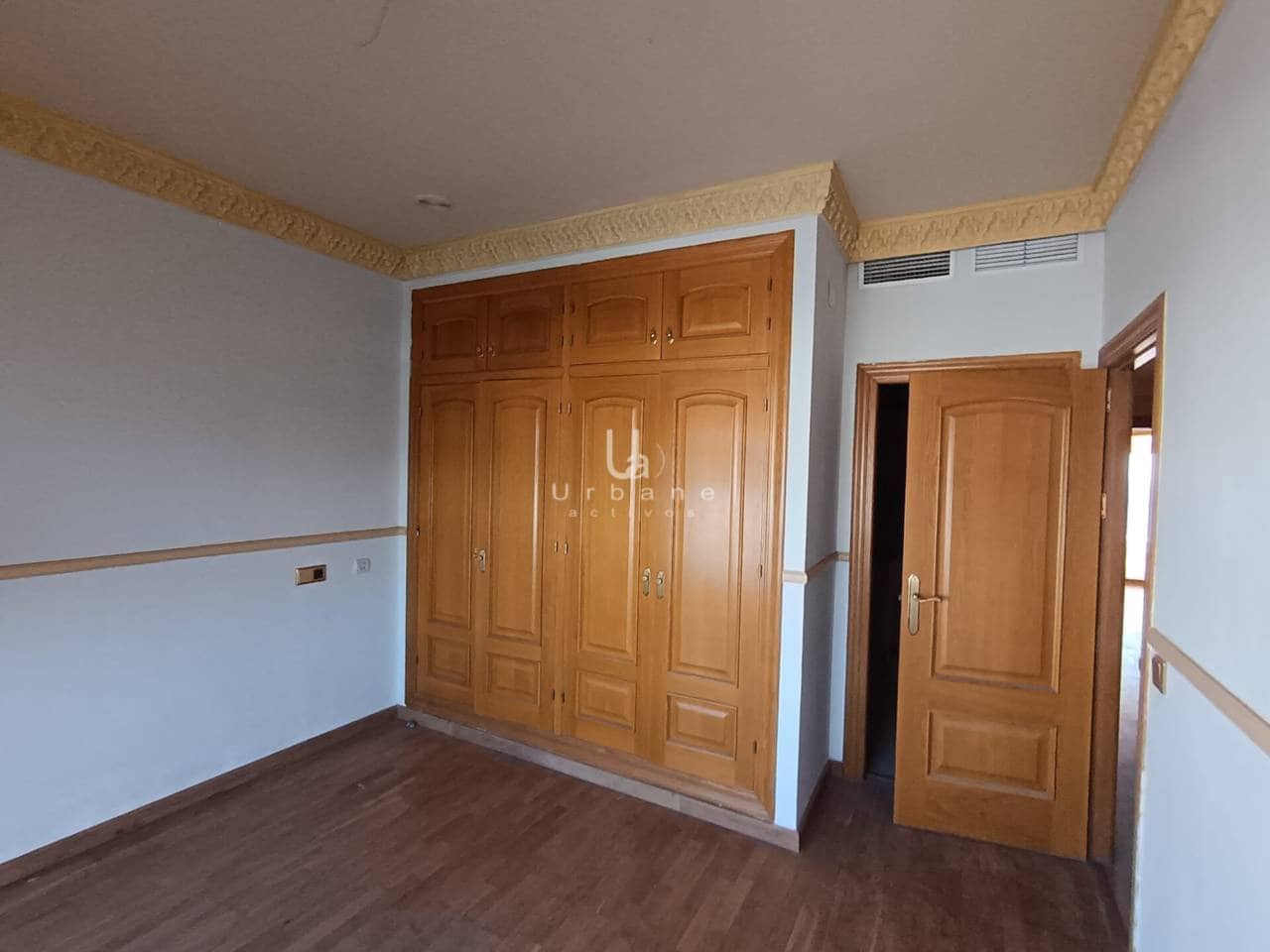 4 Zimmer Villa zu verkaufen in Torrevieja mit Pool Garage - 520.000 € (Ref: 8541741)