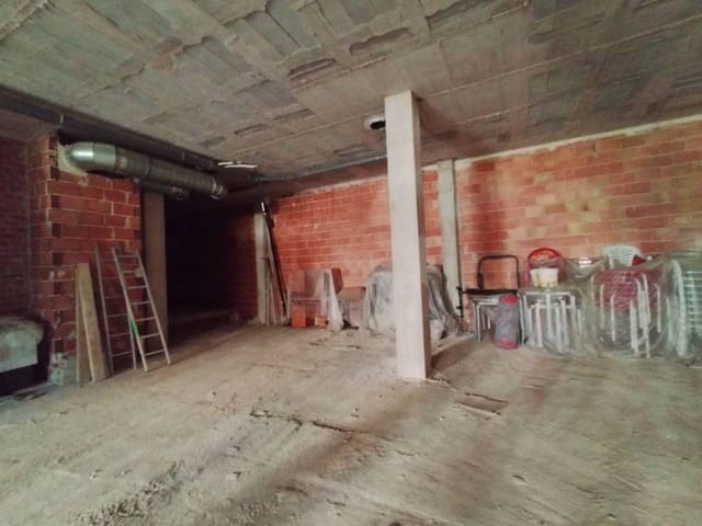 Kommersiell til salgs i Murcia by med garasje - € 240 000 (Ref: 8679256)