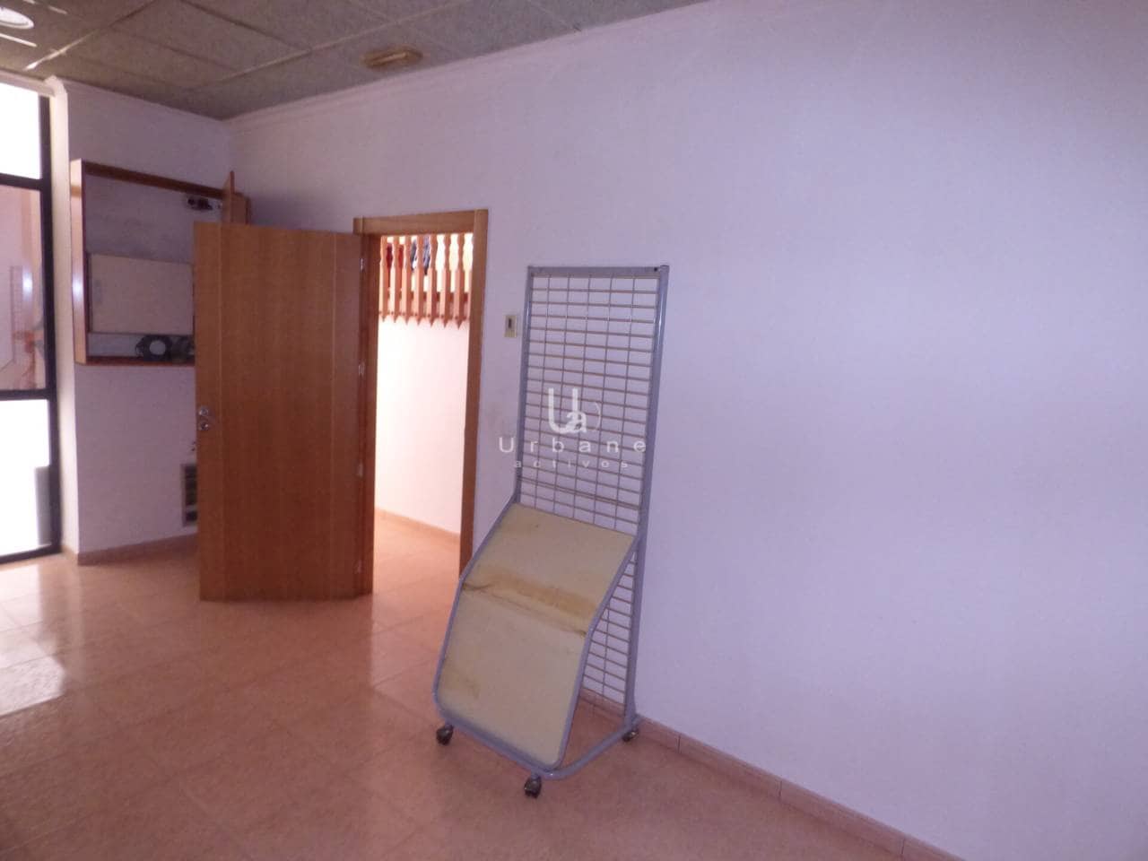 Commercial for sale in Jumilla - € 115,000 (Ref: 8804001)