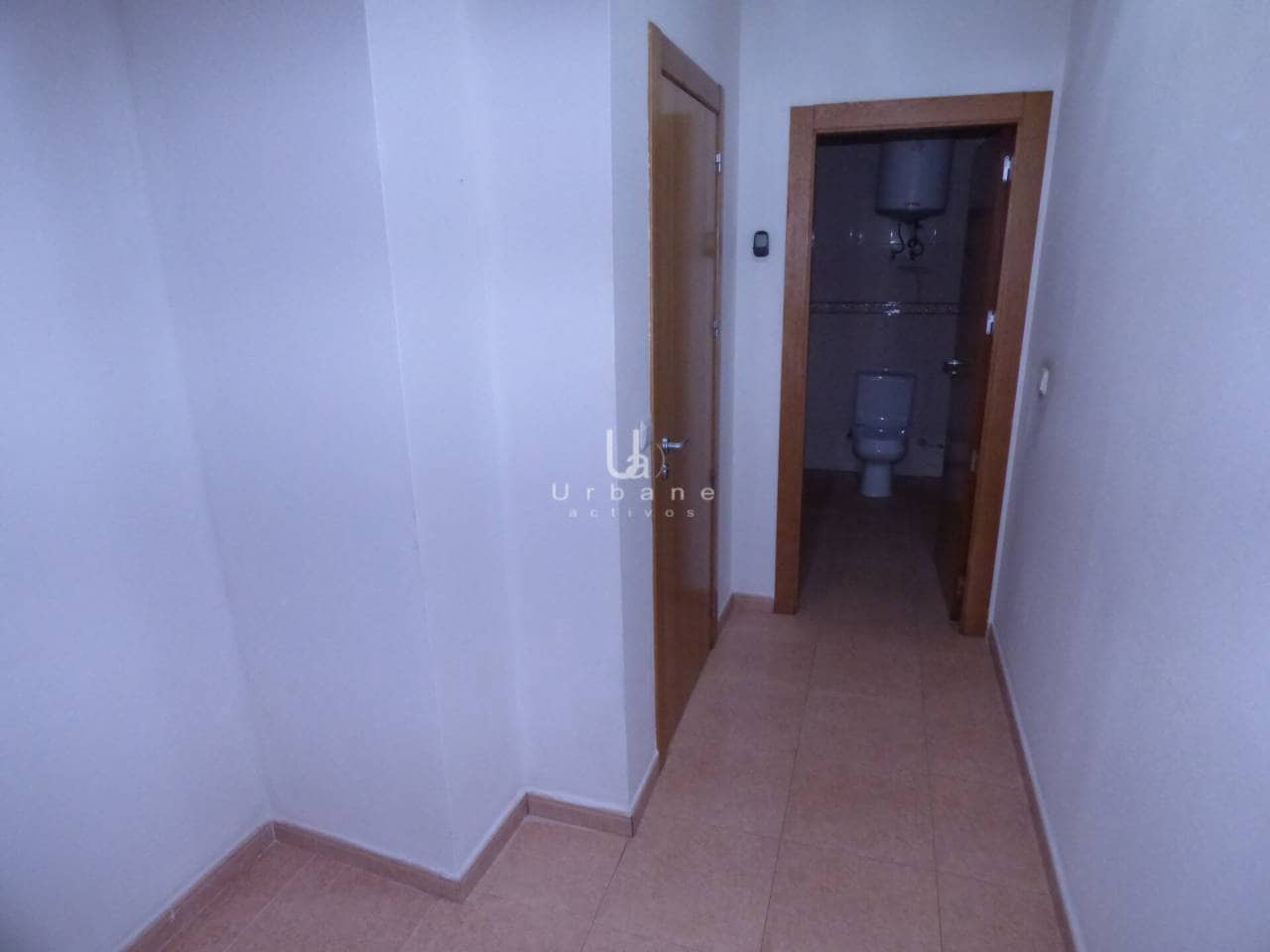 Commercial for sale in Jumilla - € 115,000 (Ref: 8804001)