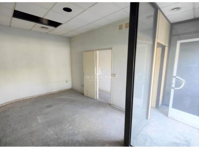 Kommersiell til salgs i Murcia by med garasje - € 76 000 (Ref: 8821594)