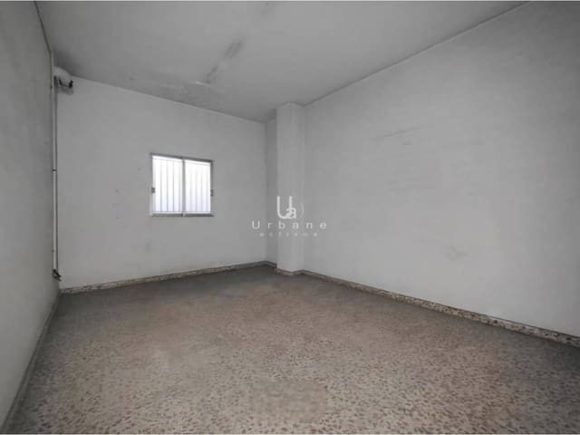 Kommersiell til salgs i Murcia by med garasje - € 76 000 (Ref: 8821594)