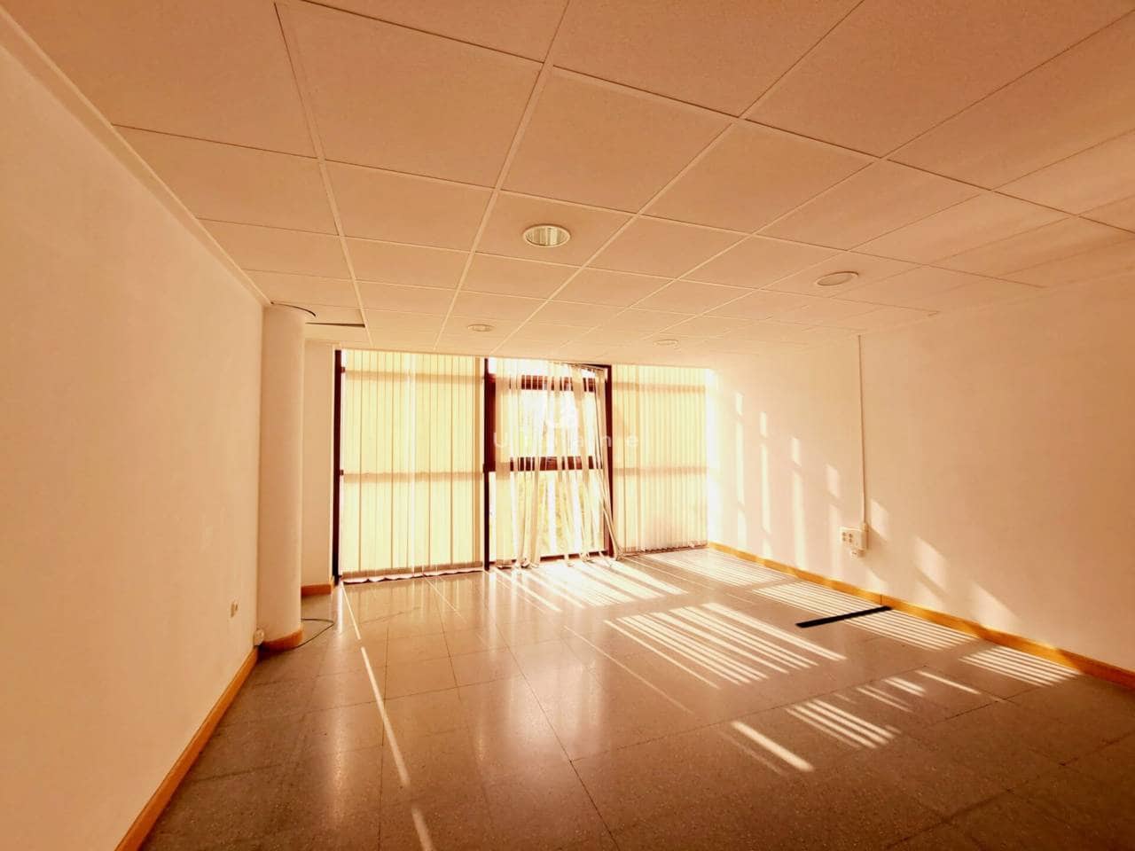 Kontor til salgs i Murcia by med garasje - € 310 000 (Ref: 8879347)