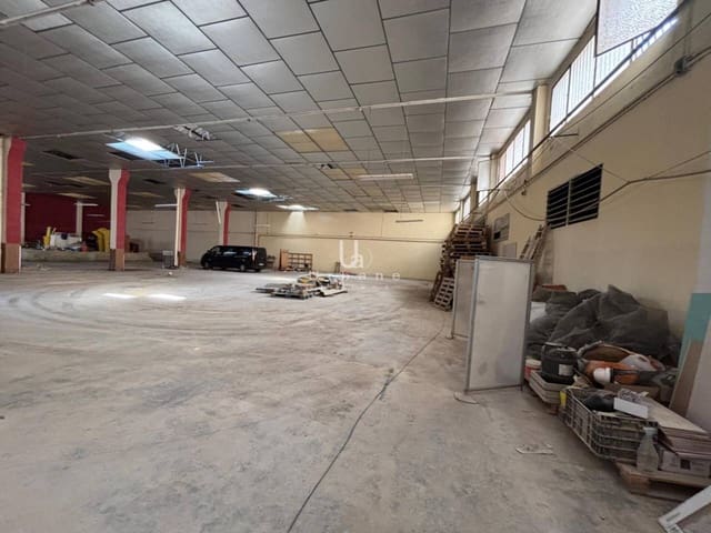 Biznes do wynajęcia w Benicalap, Miasto Walencja - 7 000 € (Ref: 8923370)