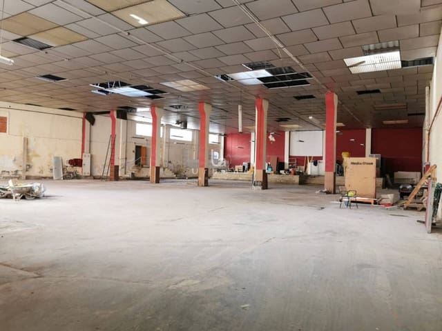 Biznes do wynajęcia w Benicalap, Miasto Walencja - 7 000 € (Ref: 8923370)