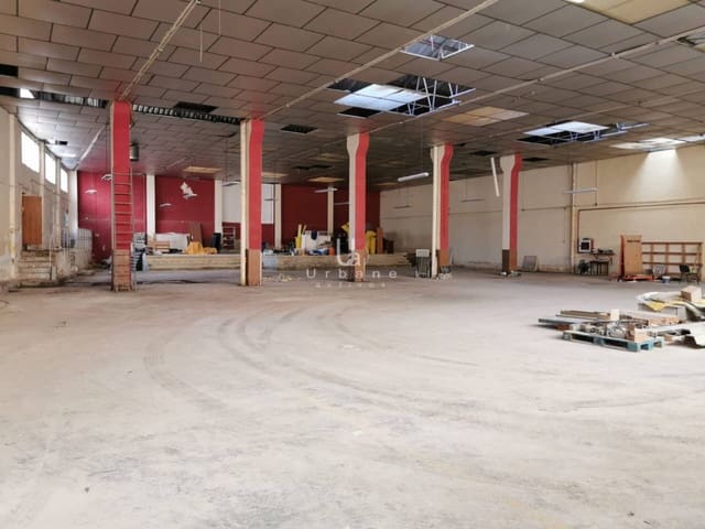 Biznes do wynajęcia w Benicalap, Miasto Walencja - 7 000 € (Ref: 8923370)