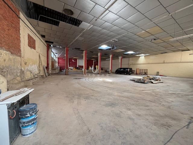 Biznes do wynajęcia w Benicalap, Miasto Walencja - 7 000 € (Ref: 8923370)