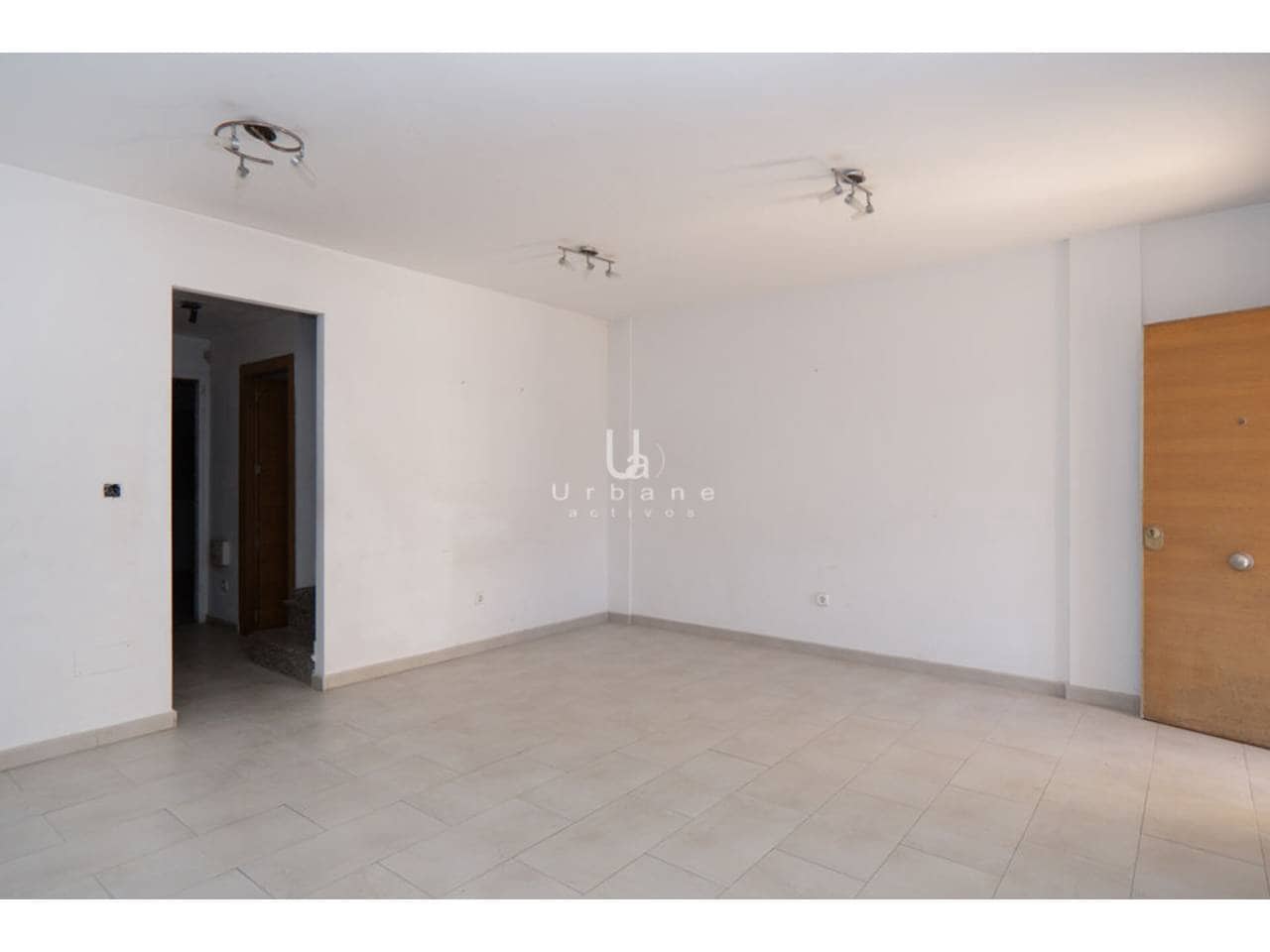 4 makuuhuone Rivitalo myytävänä paikassa Roda mukana uima-altaan 
autotalli - 190 000 € (Ref: 8985393)