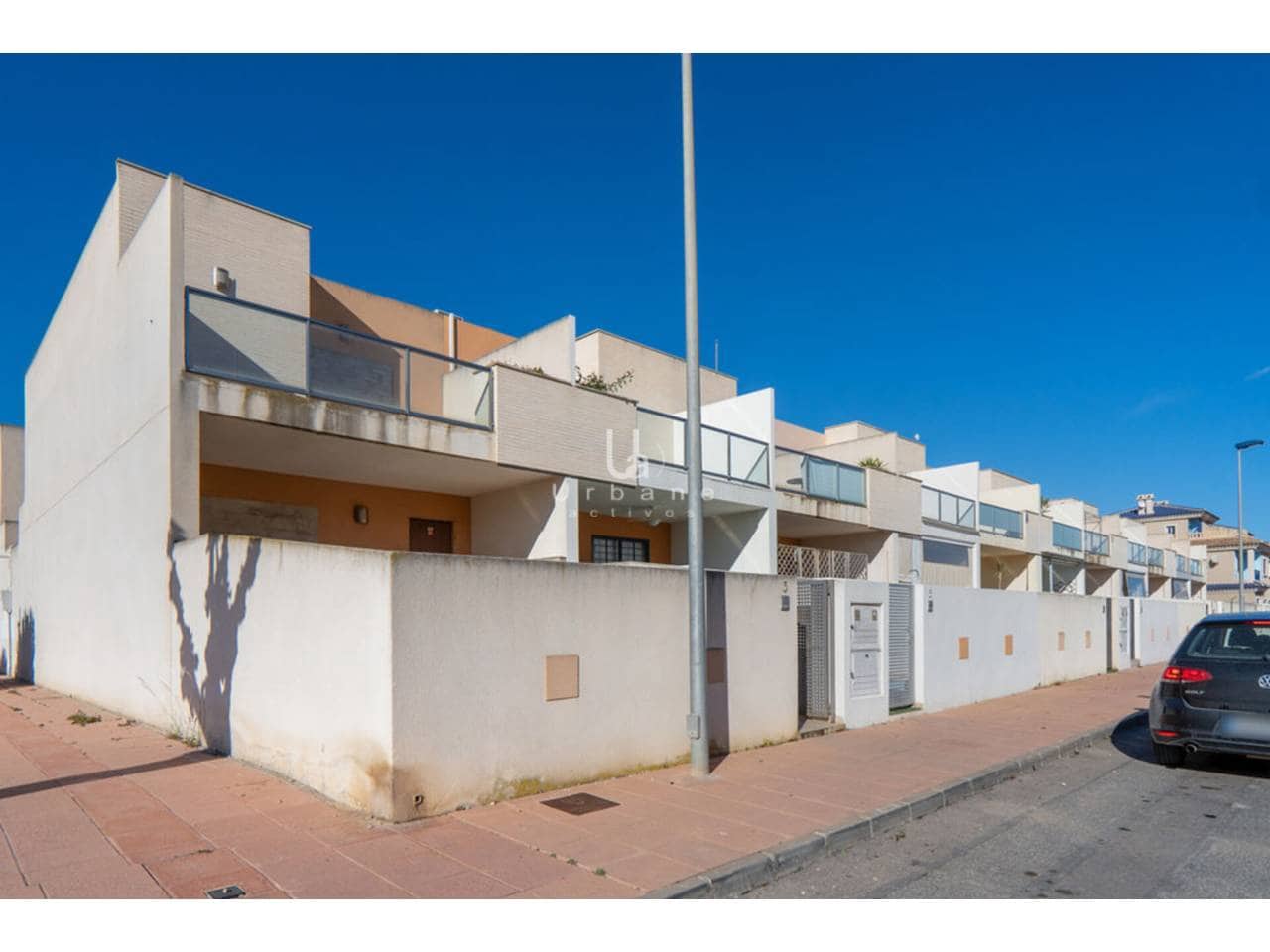 4 makuuhuone Rivitalo myytävänä paikassa Roda mukana uima-altaan 
autotalli - 190 000 € (Ref: 8985393)