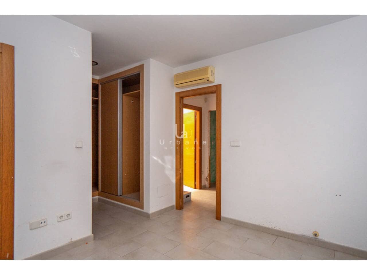 4 makuuhuone Rivitalo myytävänä paikassa Roda mukana uima-altaan 
autotalli - 190 000 € (Ref: 8985393)