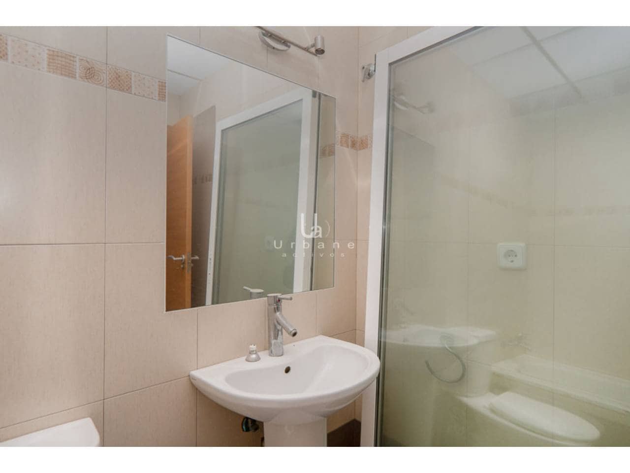 4 makuuhuone Rivitalo myytävänä paikassa Roda mukana uima-altaan 
autotalli - 190 000 € (Ref: 8985393)