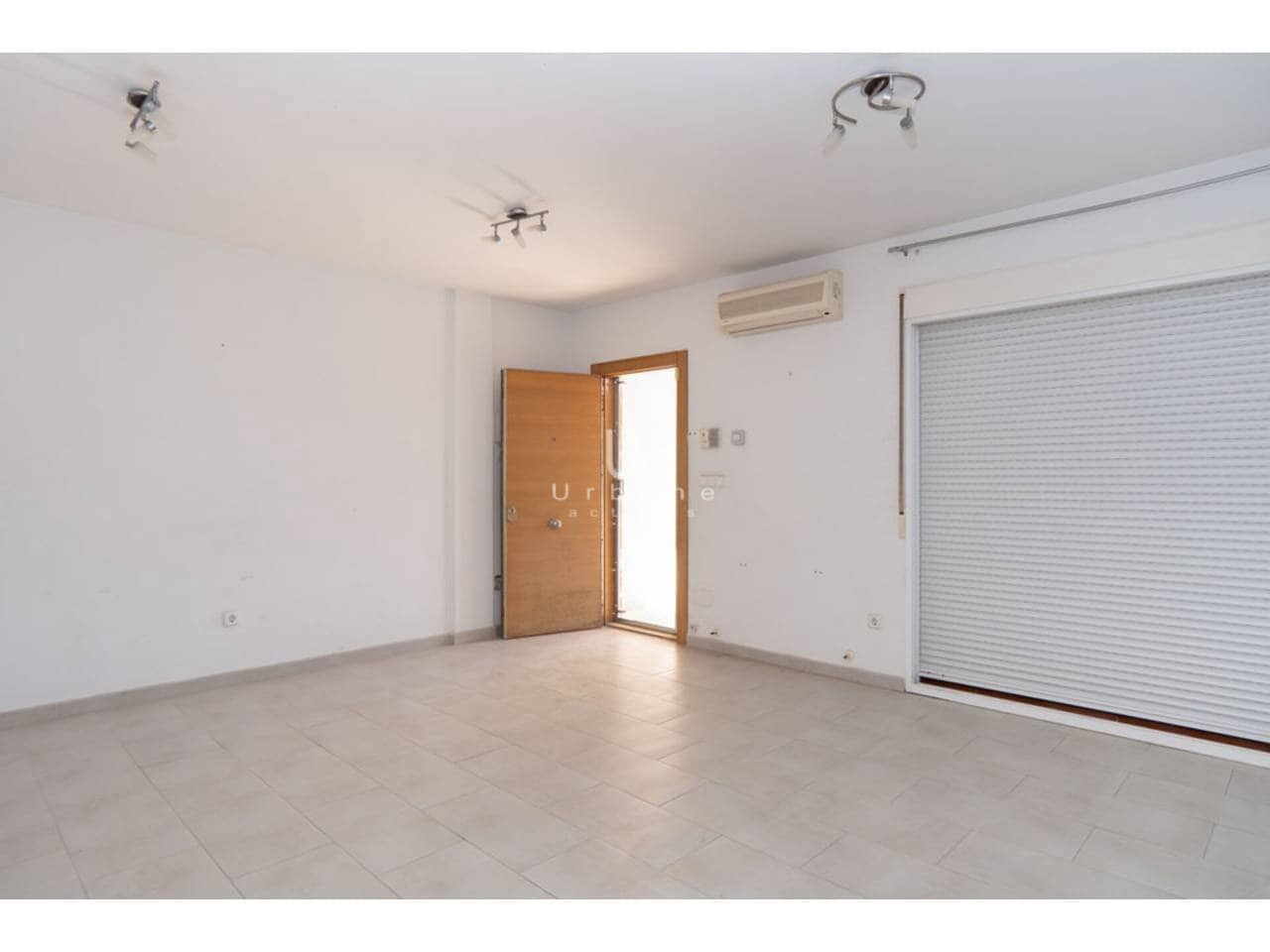 4 makuuhuone Rivitalo myytävänä paikassa Roda mukana uima-altaan 
autotalli - 190 000 € (Ref: 8985393)