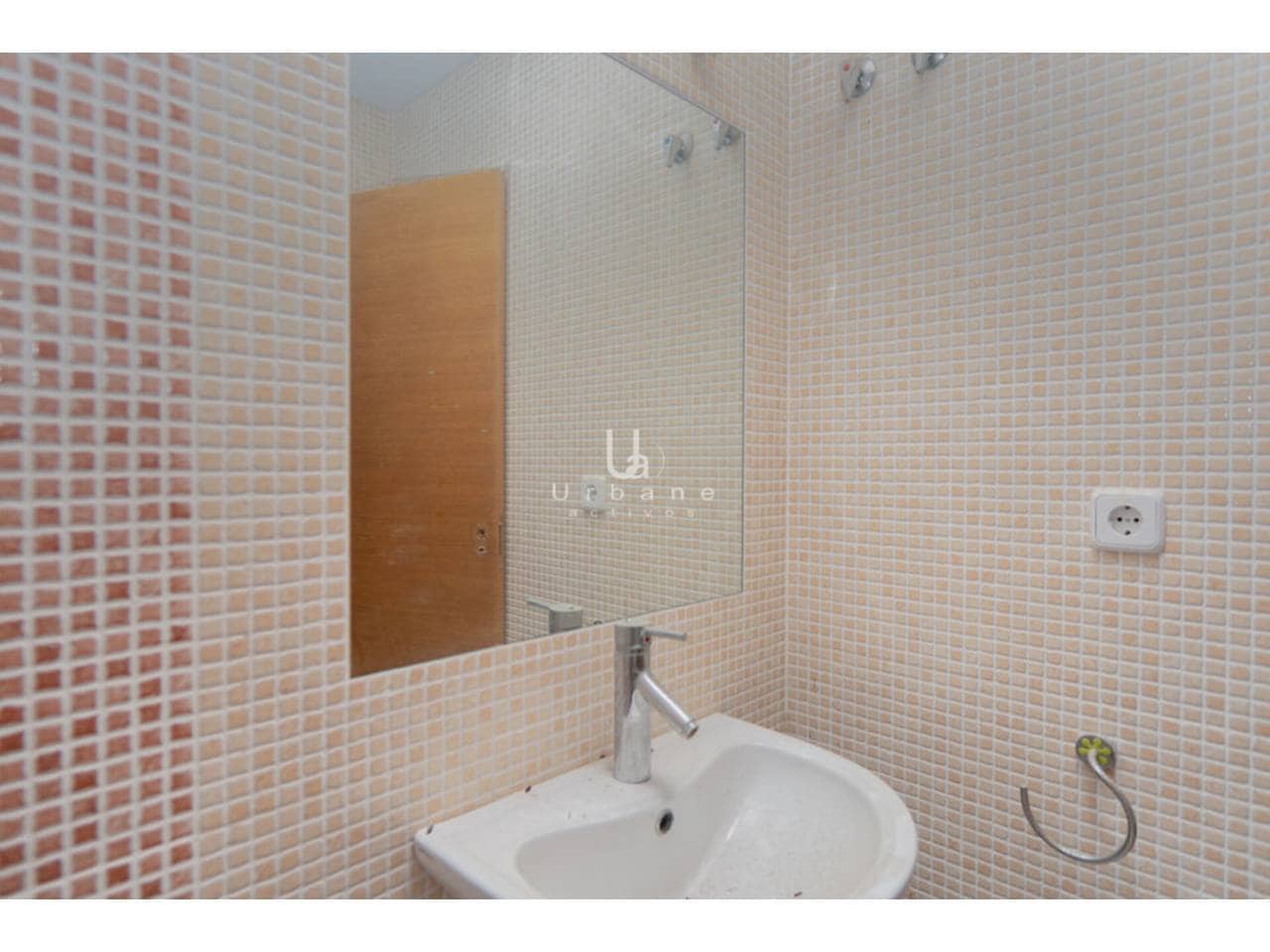 4 makuuhuone Rivitalo myytävänä paikassa Roda mukana uima-altaan 
autotalli - 190 000 € (Ref: 8985393)