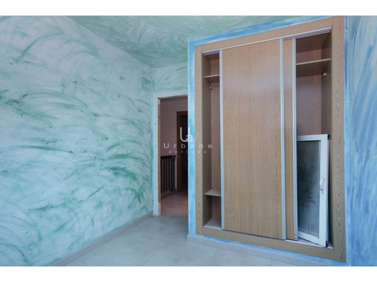 4 makuuhuone Rivitalo myytävänä paikassa Roda mukana uima-altaan 
autotalli - 190 000 € (Ref: 8985393)