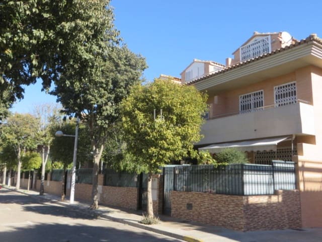 4 bedroom Terraced Villa for sale in Picanya with garage - € 345,000 (Ref: 9153581)