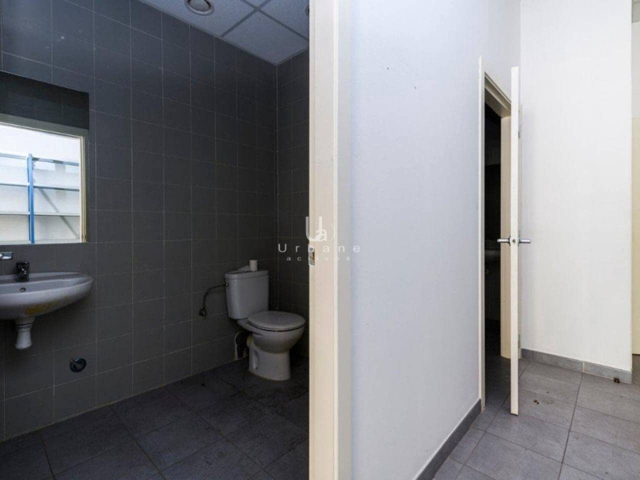 Office for sale in Castello de la Plana - € 95,000 (Ref: 9262246)