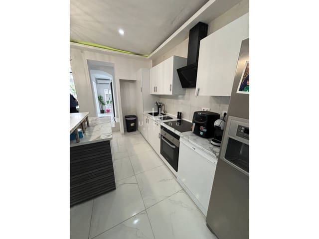 5 bedroom Townhouse for sale in Alginet with pool - € 230,000 (Ref: 9284922)