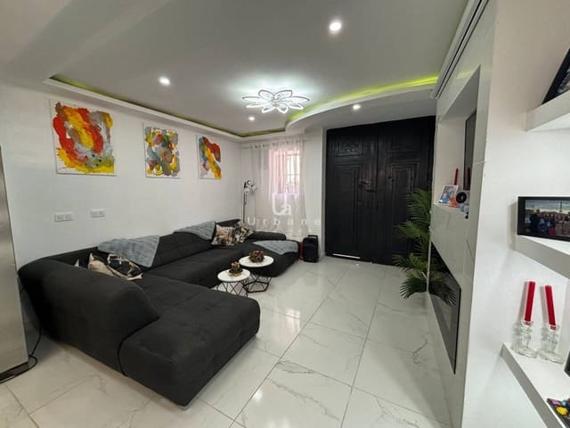 5 bedroom Townhouse for sale in Alginet with pool - € 230,000 (Ref: 9284922)