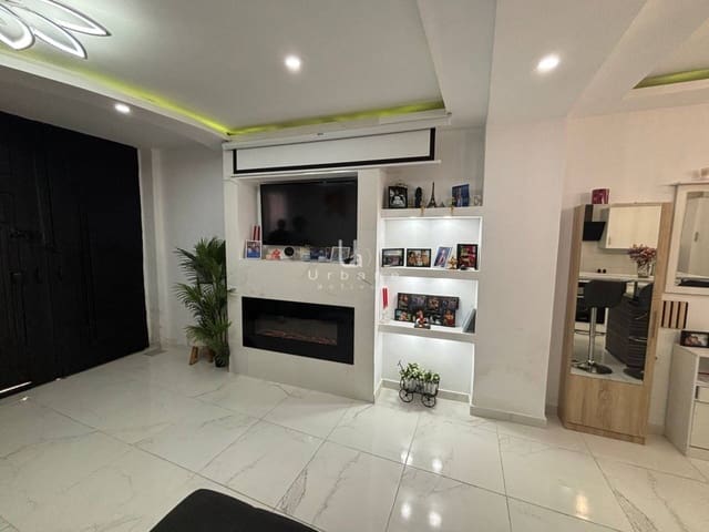 5 bedroom Townhouse for sale in Alginet with pool - € 230,000 (Ref: 9284922)