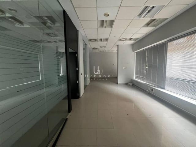 Commercial for sale in Alicante / Alacant city - € 680,000 (Ref: 9309224)