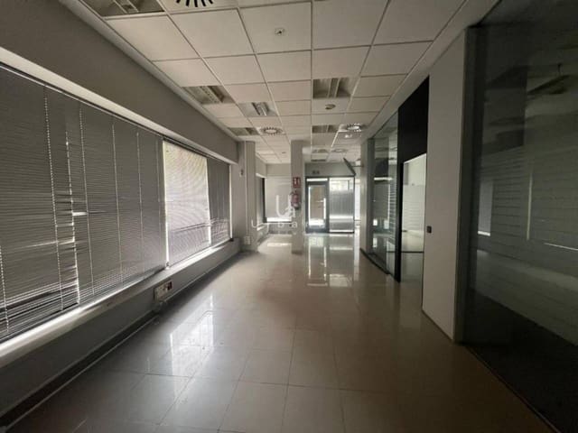 Commercial for sale in Alicante / Alacant city - € 680,000 (Ref: 9309224)