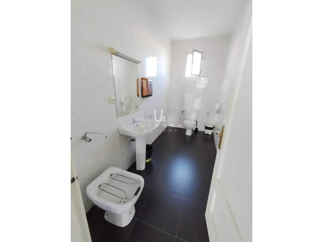 Kommersiell att hyra i Beniajan - 1 900 € (Ref: 9312572)