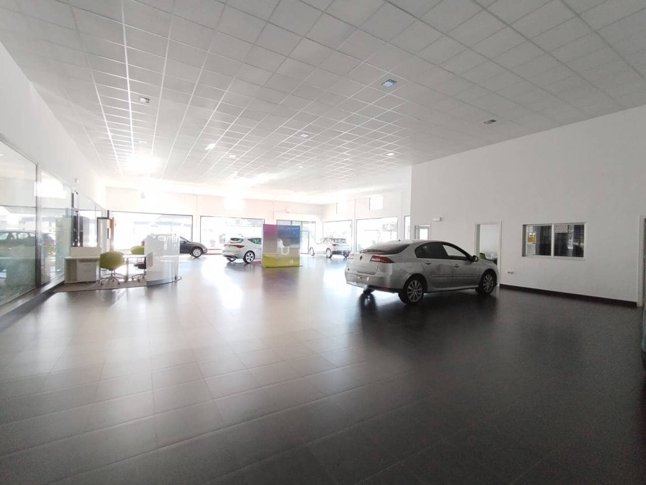 Kommersiell att hyra i Beniajan - 1 900 € (Ref: 9312572)