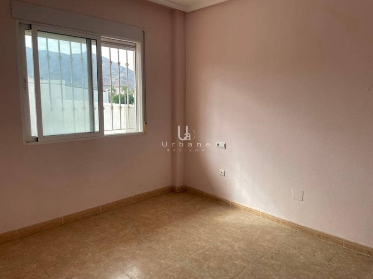 3 soveværelse Rækkehus til salg i Alicante by med garage - € 135.000 (Ref: 9361824)