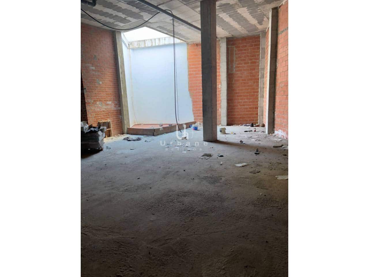 Commercieel te koop in Valencia stad - € 251.000 (Ref: 9419230)