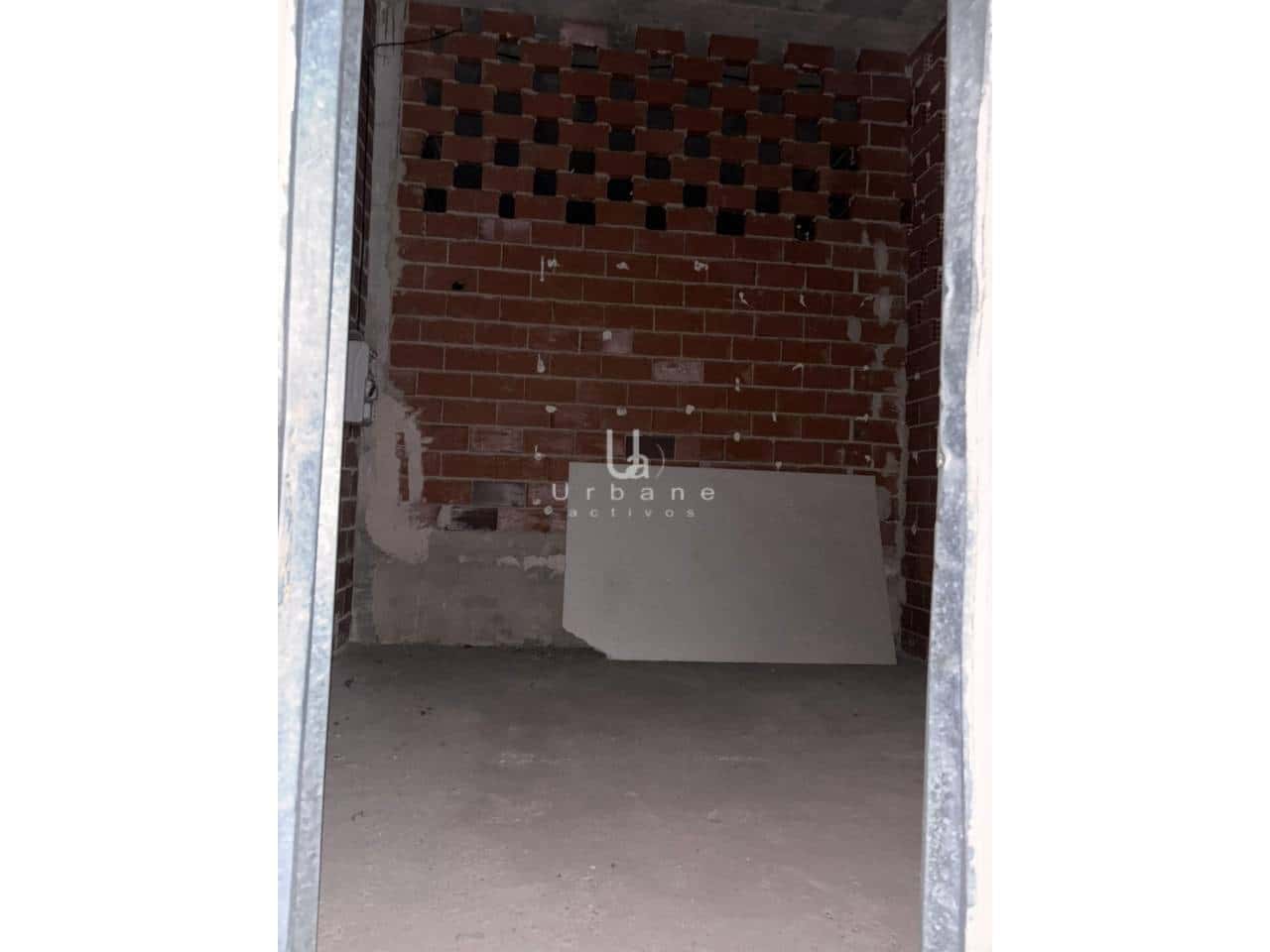 Commercieel te koop in Valencia stad - € 251.000 (Ref: 9419230)