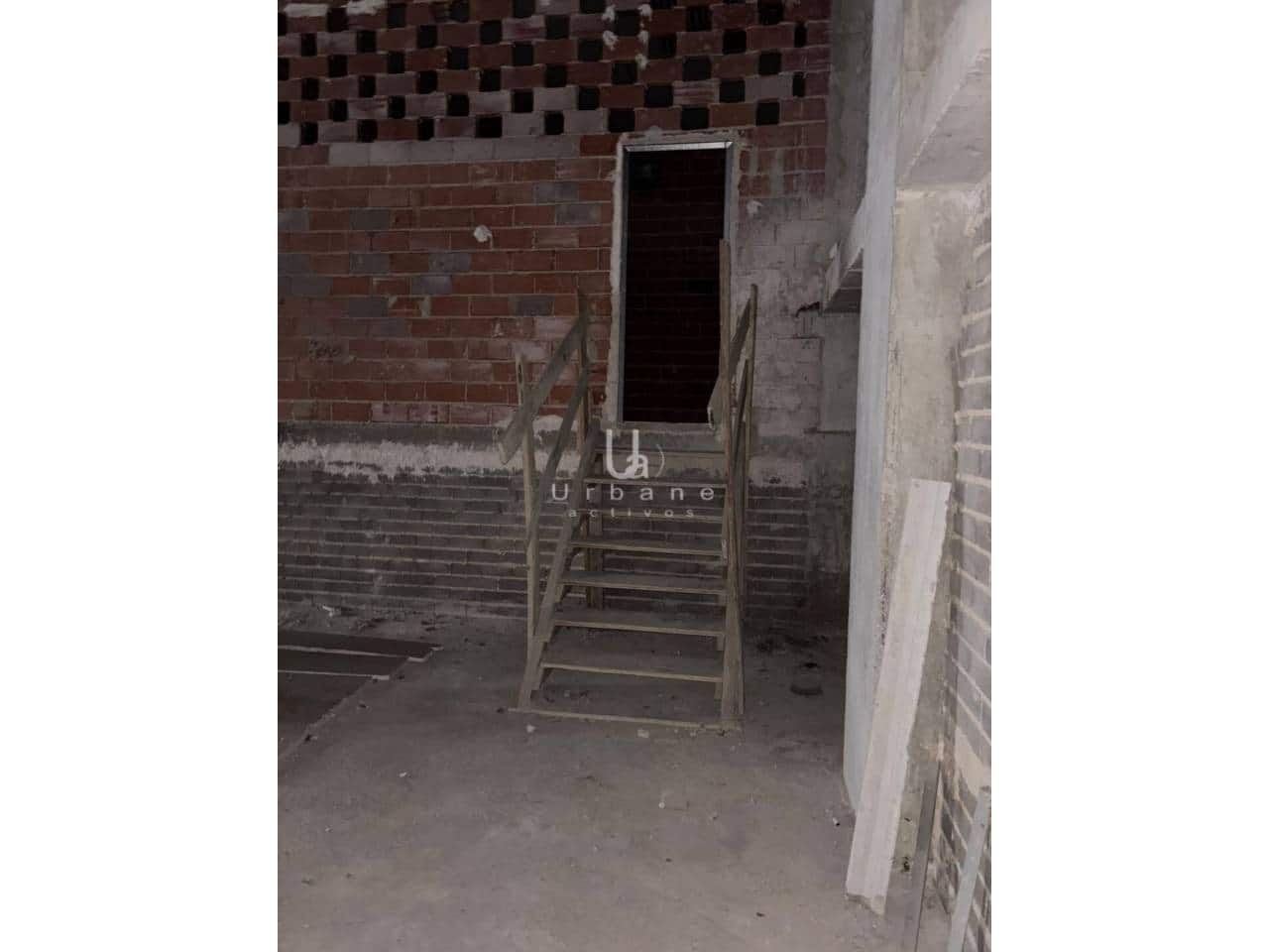 Commercieel te koop in Valencia stad - € 251.000 (Ref: 9419230)