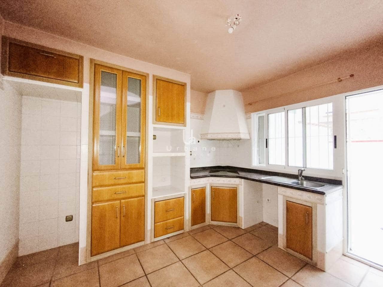 4 bedroom Townhouse for sale in El Puntal with garage - € 184,000 (Ref: 9436846)