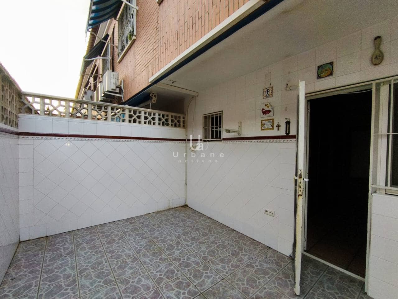 4 bedroom Townhouse for sale in El Puntal with garage - € 184,000 (Ref: 9436846)